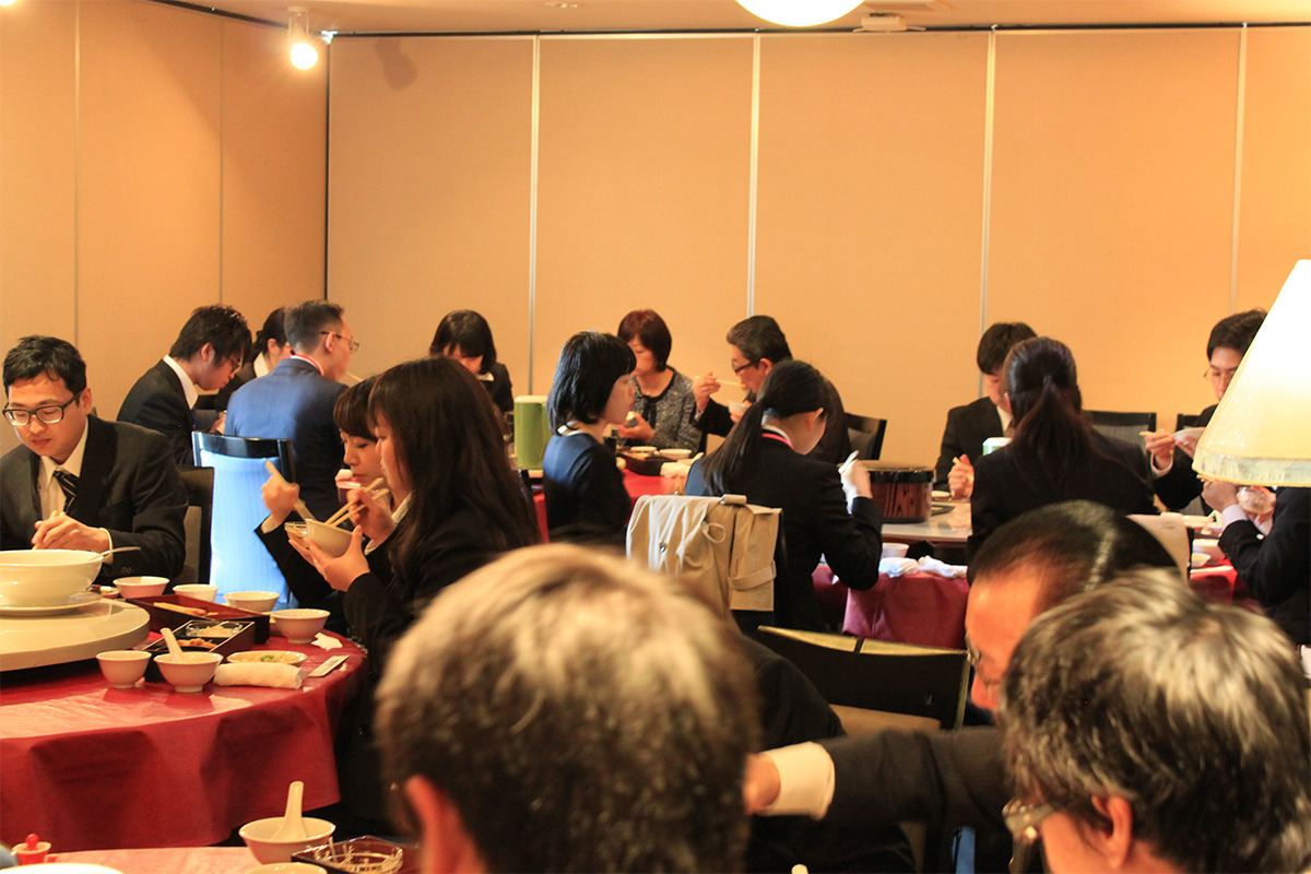 昼食会の様子写真